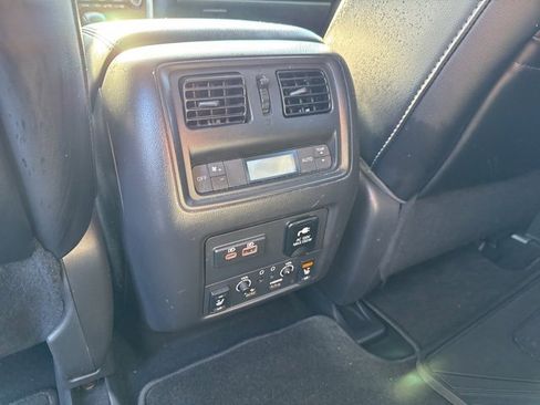 Used 2019 Nissan Pathfinder Platinum image 21