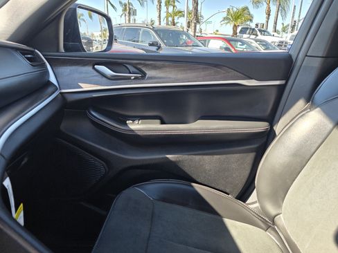 New 2026 Jeep Grand Cherokee Altitude image 10