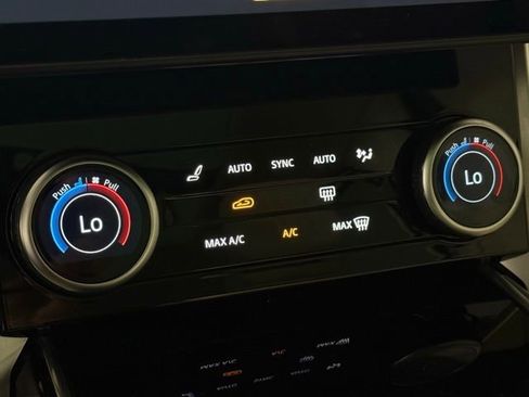 Certified 2023 Land Rover Range Rover Long Wheelbase SE image 33