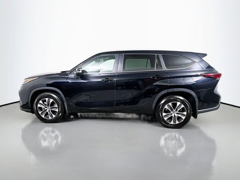 Used 2024 Toyota Highlander XLE image 9