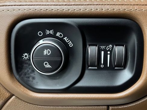 Used 2024 RAM 3500 Limited w/ Safety Group AWD/4WD image 33