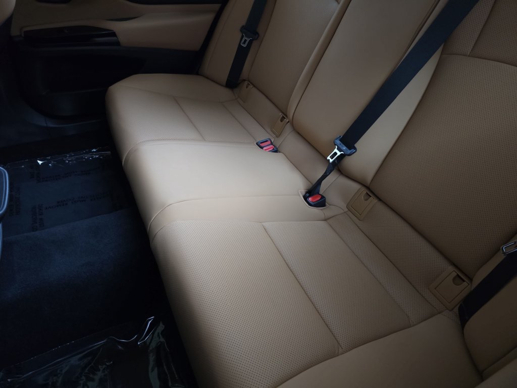 Certified 2023 Lexus ES 250 w/ Premium Package AWD/4WD image 16