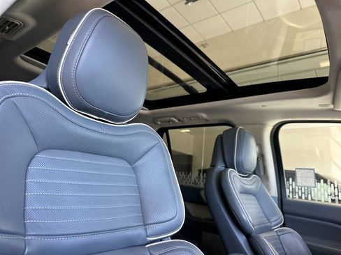 Certified 2020 Lincoln Navigator Black Label w/ Cargo Convenience Package AWD/4WD image 17