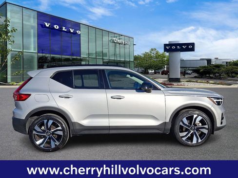 Certified 2025 Volvo XC40 B5 Plus image 8