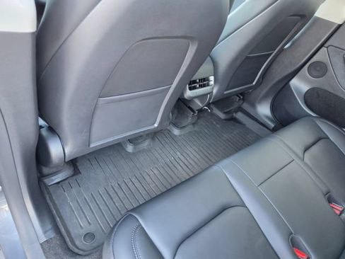 Used 2025 Tesla Model Y Long Range RWD image 34