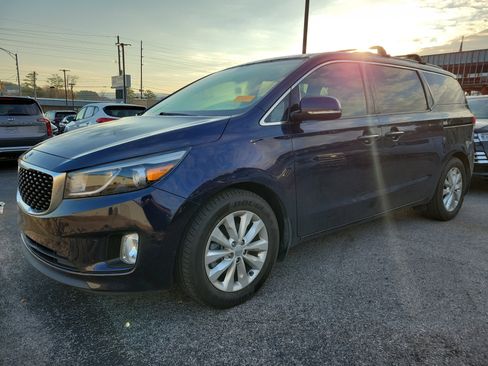 Used 2018 Kia Sedona EX image 3
