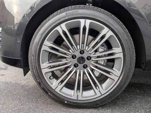 New 2026 Land Rover Range Rover Long Wheelbase SE image 10