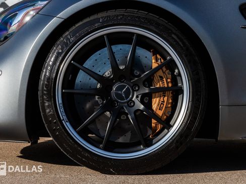 Used 2018 Mercedes-Benz AMG GT R image 9