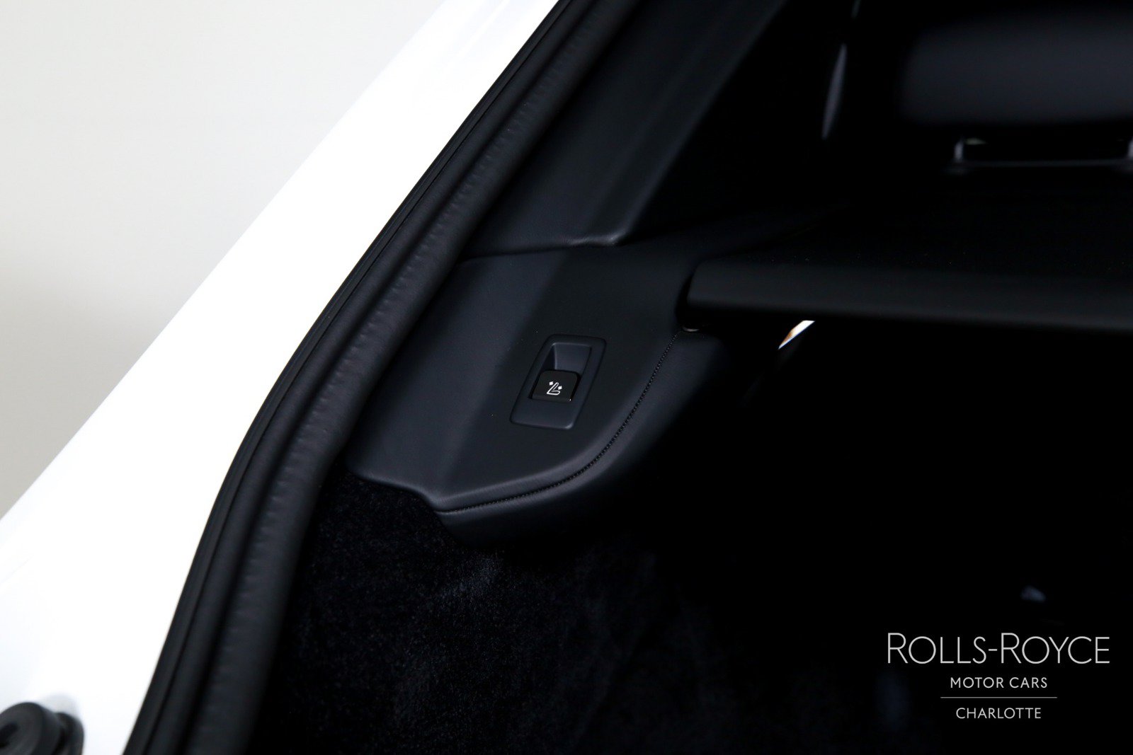 Used 2024 Rolls-Royce Cullinan AWD/4WD image 28