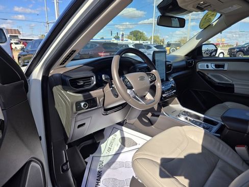 Used 2022 Ford Explorer Platinum w/ Equipment Group 601A image 2