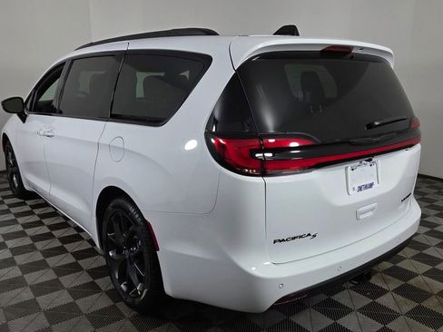 New 2026 Chrysler Pacifica Limited w/ S Appearance Package image 6