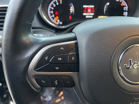 Used 2022 Jeep Grand Cherokee Laredo E image 18