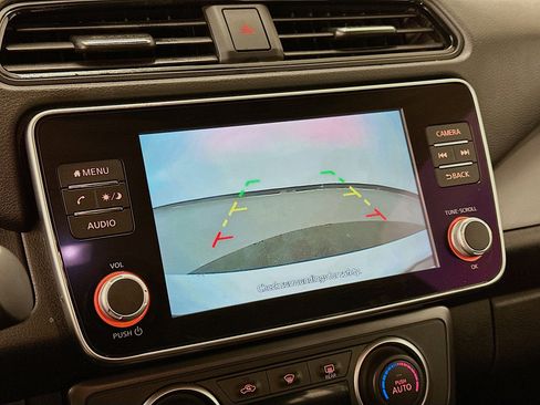 Used 2025 Nissan Leaf S image 22