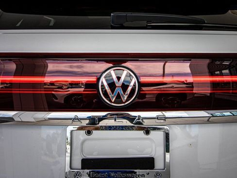 New 2026 Volkswagen Atlas Cross Sport SE image 14