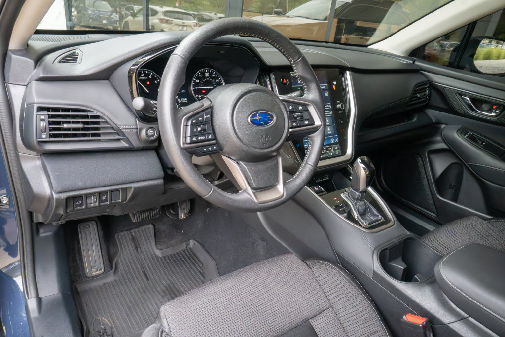 Certified 2025 Subaru Outback Premium AWD/4WD image 9