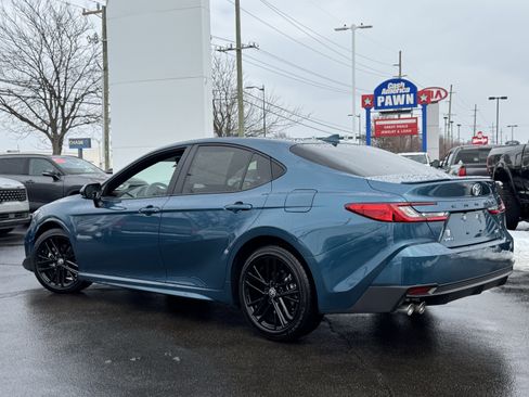 Used 2025 Toyota Camry SE image 17