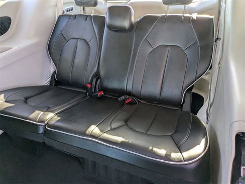 Used 2022 Chrysler Pacifica Limited image 20