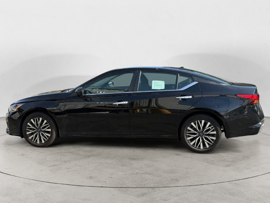 Used 2024 Nissan Altima 2.5 SV FWD image 6