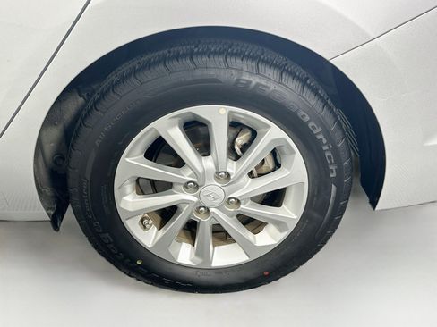 Used 2021 Hyundai Accent SEL FWD image 11