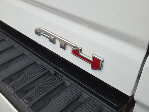 Used 2022 GMC Sierra 2500 AT4 w/ AT4 Preferred Package AWD/4WD image 8