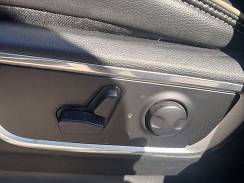 Used 2023 RAM 1500 Laramie AWD/4WD image 19