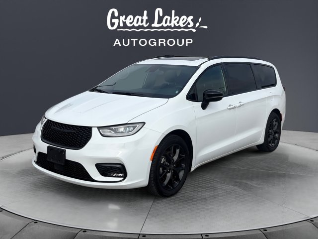 Used 2025 Chrysler Pacifica Limited FWD image 1