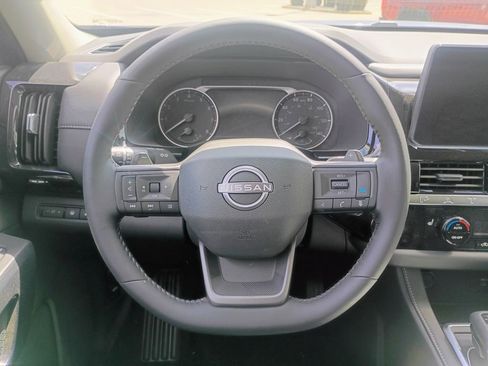 New 2026 Nissan Pathfinder SV image 7