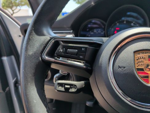 Used 2024 Porsche Macan AWD/4WD image 18