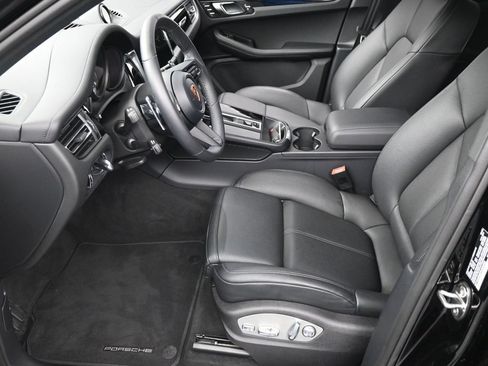 New 2026 Porsche Macan AWD/4WD image 6