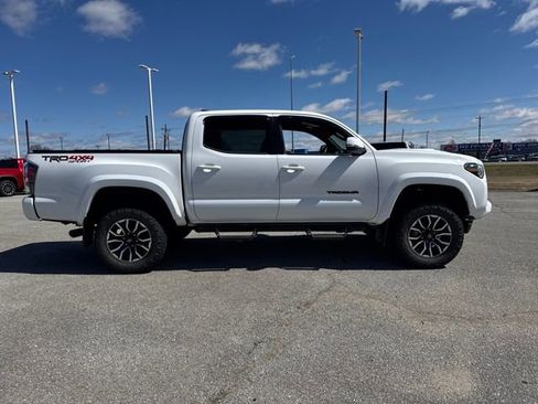 Used 2023 Toyota Tacoma TRD Sport image 7