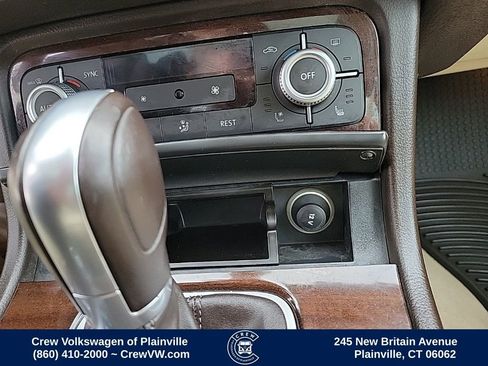 Used 2016 Volkswagen Touareg VR6 image 42