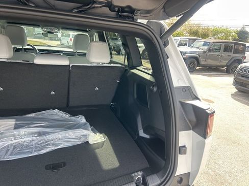 New 2026 Jeep Cherokee Limited image 31