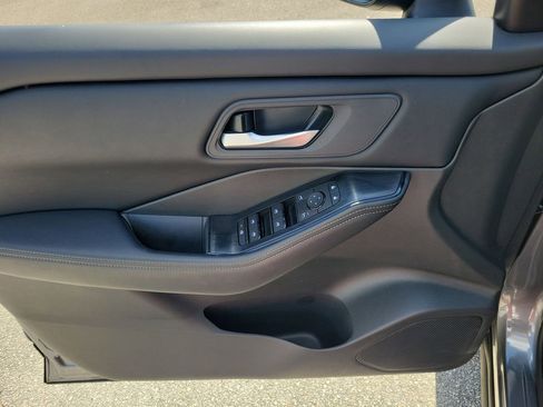 Used 2025 Nissan Rogue SV image 13