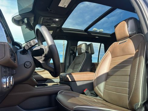 Used 2025 GMC Yukon Denali Ultimate image 6