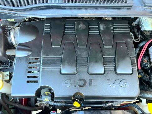 Used 2010 Chrysler Town & Country Touring Plus w/ Safetytec Group FWD image 55