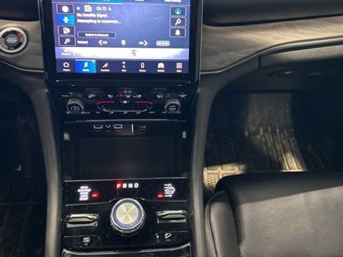 Used 2022 Jeep Grand Cherokee L Overland w/ Luxury Tech Group IV AWD/4WD image 13