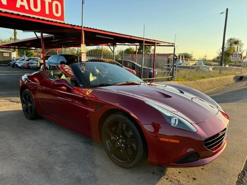 Used 2015 Ferrari California T image 18