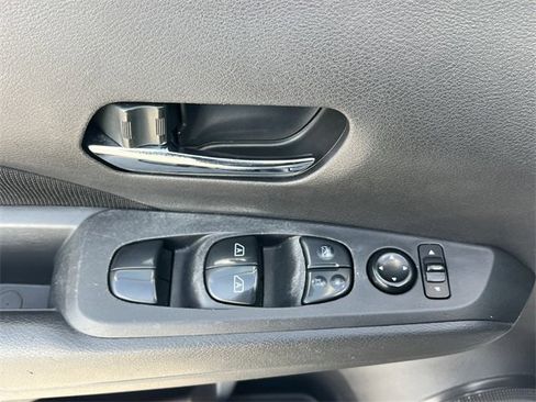 Used 2023 Nissan Kicks SV image 14