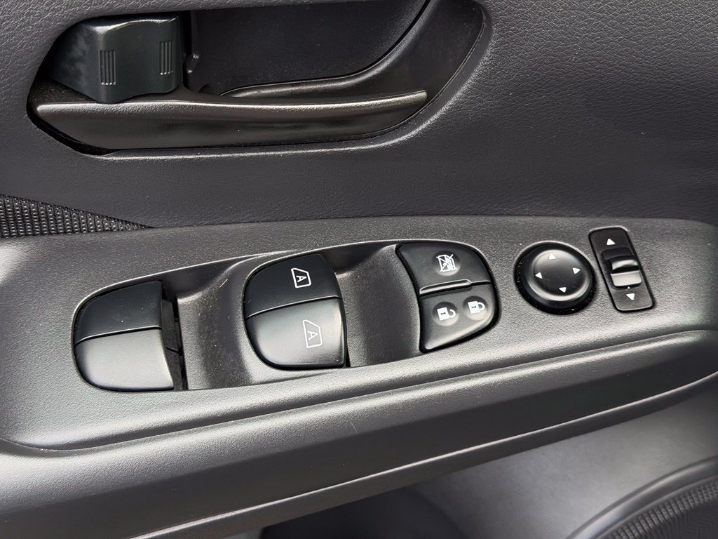 Certified 2025 Nissan Kicks Play S FWD image 21