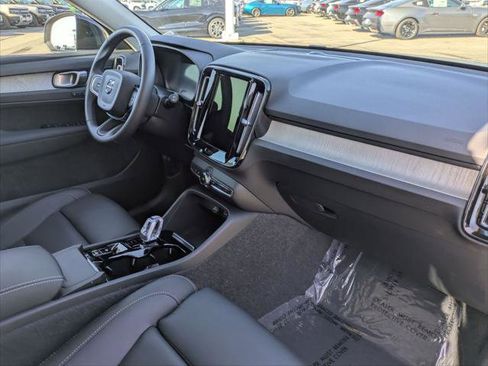 Used 2025 Volvo XC40 B5 Ultra w/ Climate Package image 25