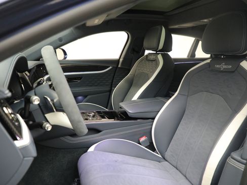 Certified 2025 Bentley Flying Spur Plug-In Hybrid image 16