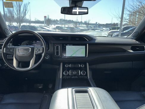 Used 2022 GMC Yukon XL Denali image 28