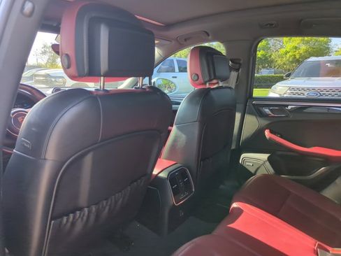 Used 2018 Porsche Macan S image 14
