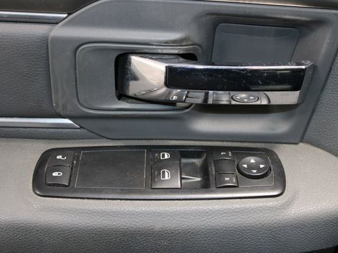 Used 2015 RAM 1500 Express RWD image 41