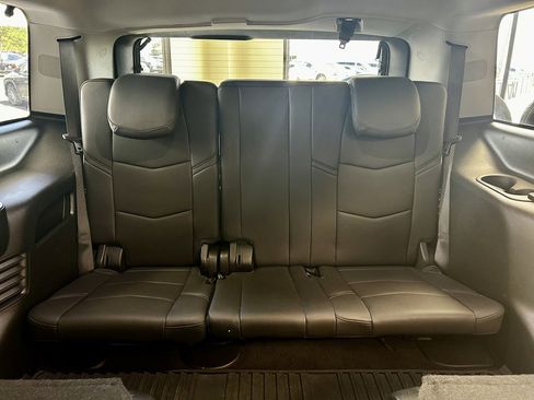 Used 2018 Cadillac Escalade 2WD image 18