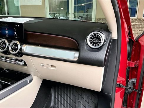 Used 2022 Mercedes-Benz GLB 250 image 19