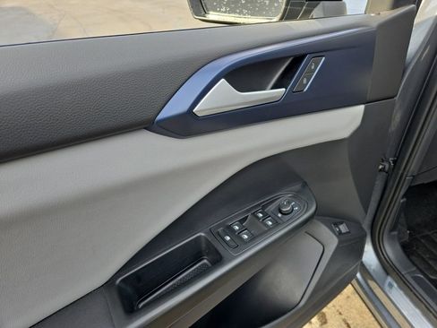 Used 2022 Volkswagen Taos SE image 15