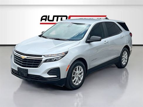 Used 2022 Chevrolet Equinox LS image 3