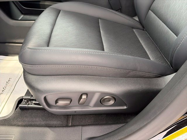 New 2027 Chevrolet Equinox LT w/ Convenience Package II FWD image 11