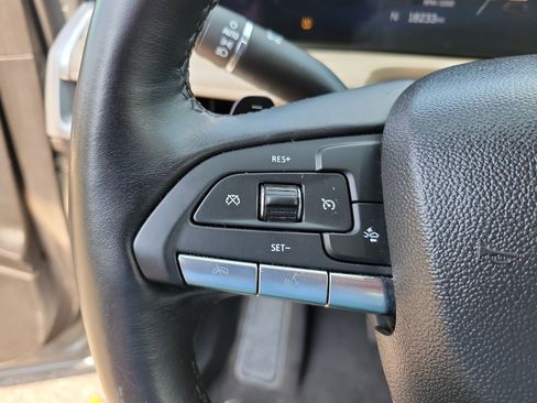 Used 2025 Cadillac XT4 Premium Luxury image 14